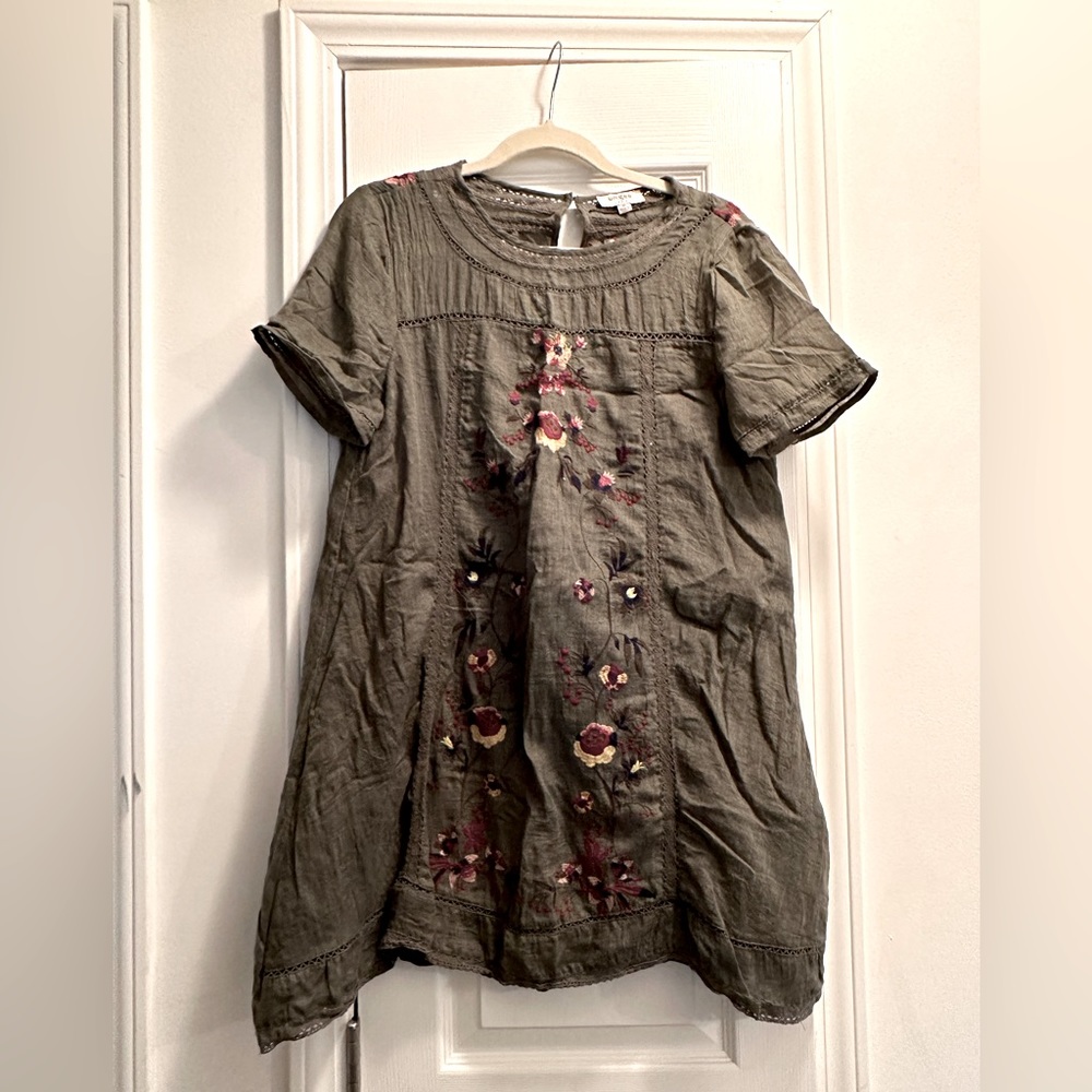 Umgee size medium linen dress with slip under. Smoke free home